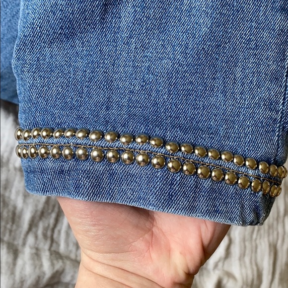 Very cute metal accented pants! 💎 - Picture 5 of 6